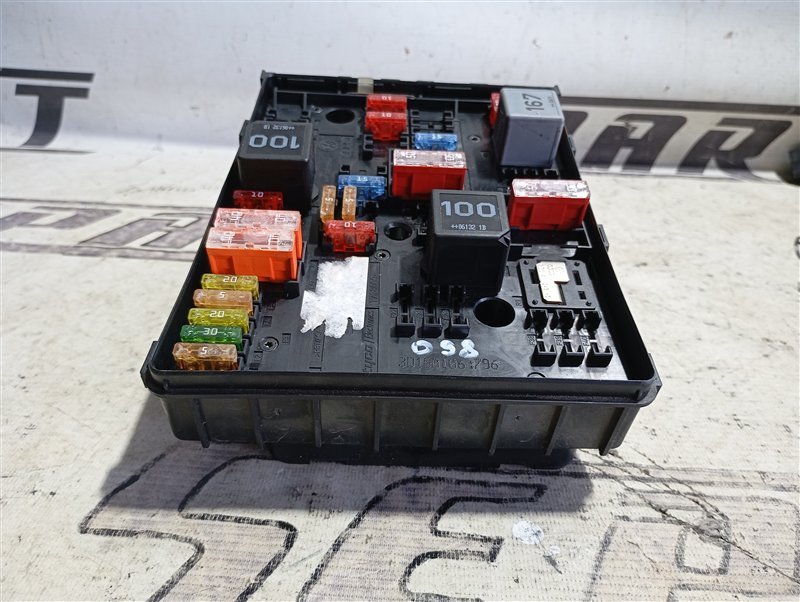 Блок предохранителей Volkswagen Passat 2006 B6