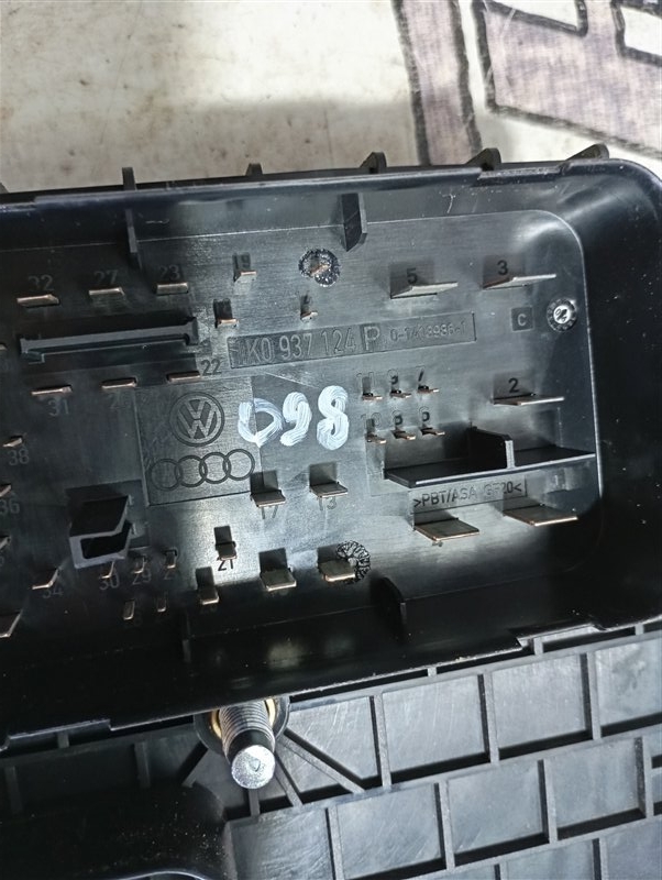 Блок предохранителей Volkswagen Passat 2006 B6