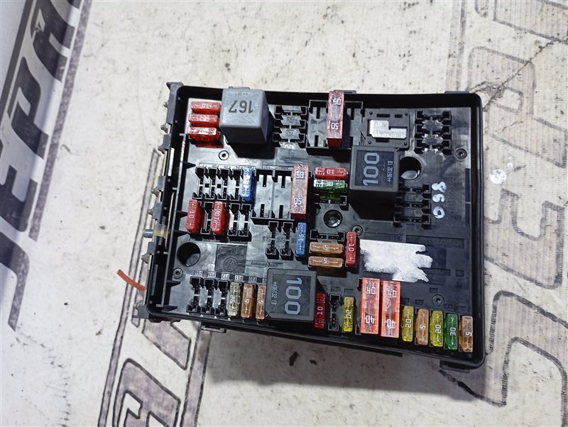 Блок предохранителей Volkswagen Passat 2006 B6