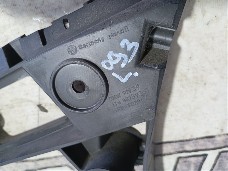 Кронштейн бампера Volkswagen Touran 2011 1T