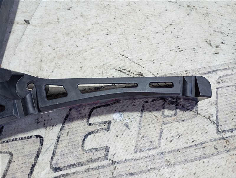 Кронштейн бампера Volkswagen Touran 2011 1T