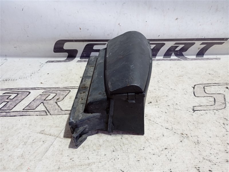 Воздухозаборник Volkswagen Passat 2008 B6