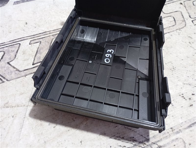 Крышка блока предохранителей Volkswagen Touran 2011 1T