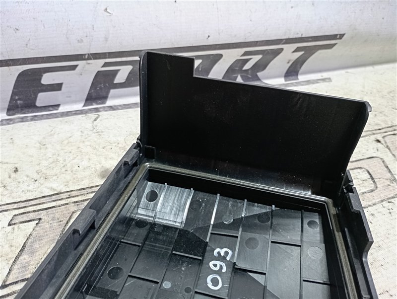 Крышка блока предохранителей Volkswagen Touran 2011 1T