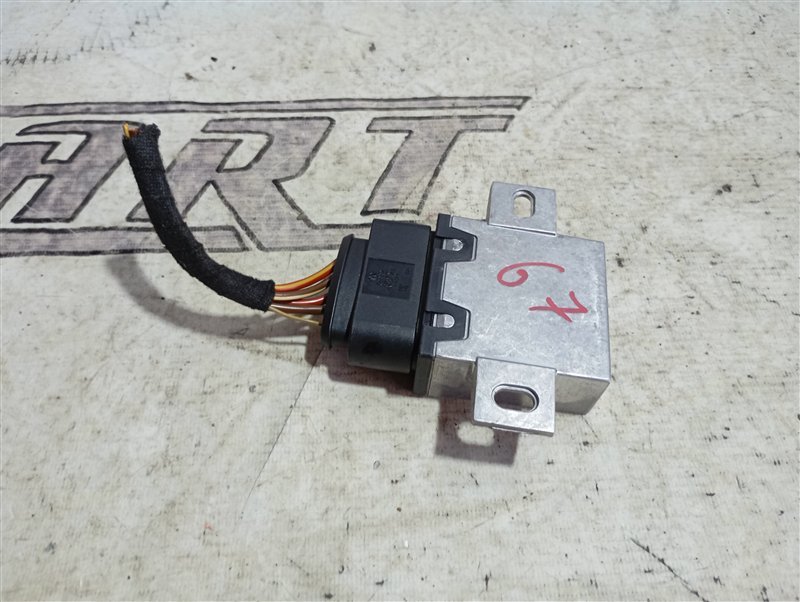 Блок управления топливного насоса Audi Q7 2010 4L