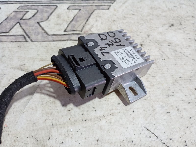 Блок управления топливного насоса Audi Q7 2010 4L