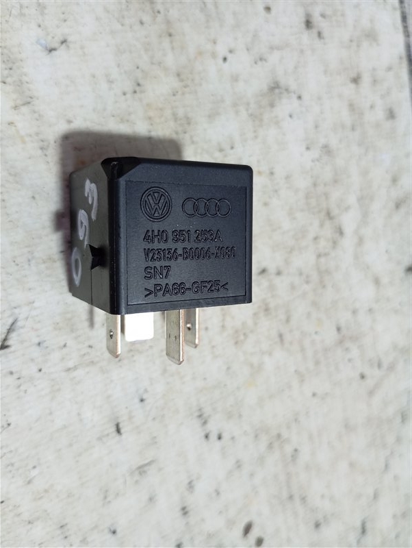 Реле Volkswagen Touran 2011 1T