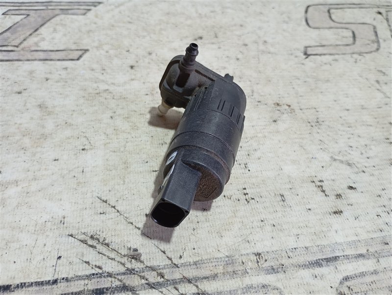 Насос омывателя стекла Volkswagen Tiguan 2012 5N