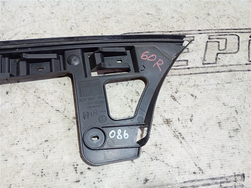 Кронштейн бампера Volkswagen Passat 2008 B6