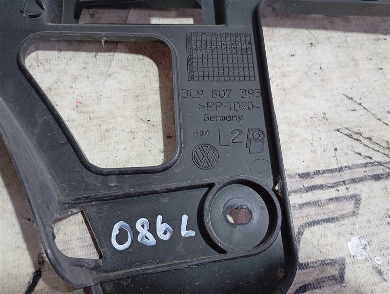 Кронштейн бампера Volkswagen Passat 2008 B6