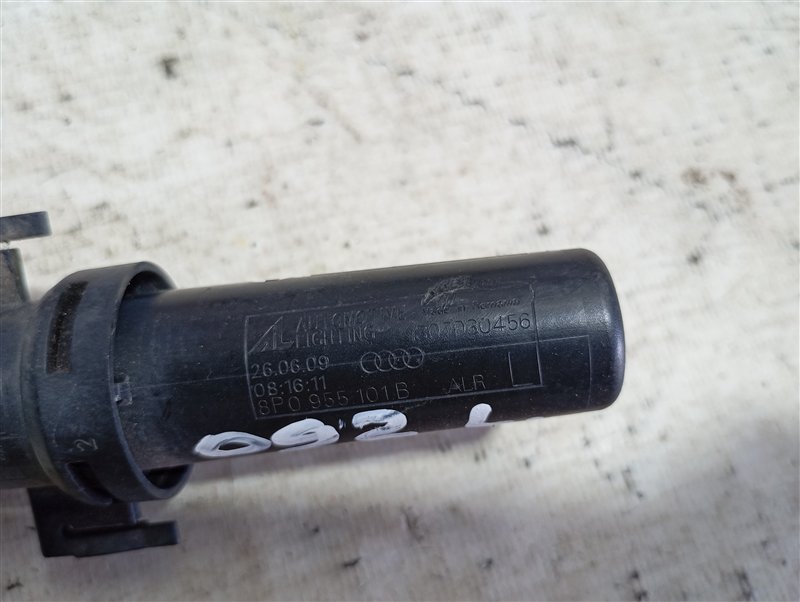 Форсунка омывателя фар Audi A3 2009 8P