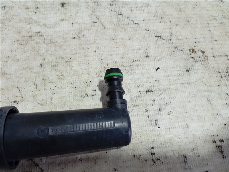 Форсунка омывателя фар Audi A3 2009 8P