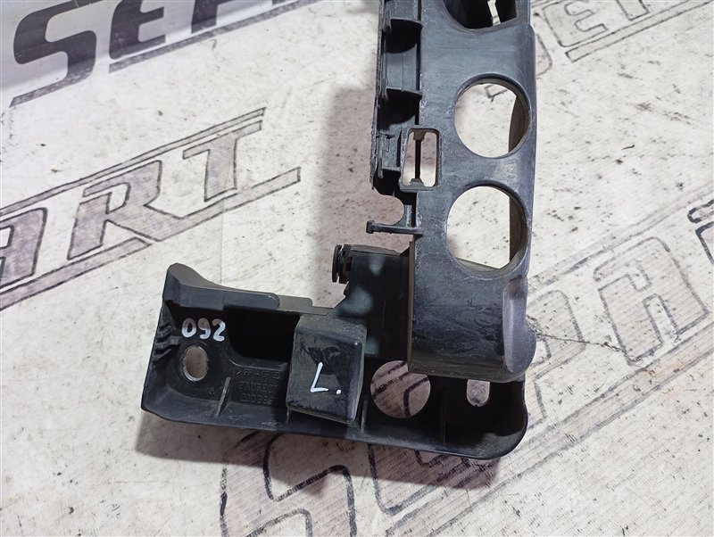 Кронштейн фары Audi A3 2009 8P