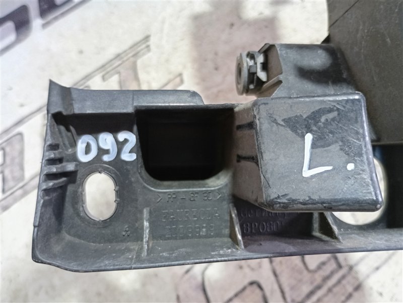 Кронштейн фары Audi A3 2009 8P