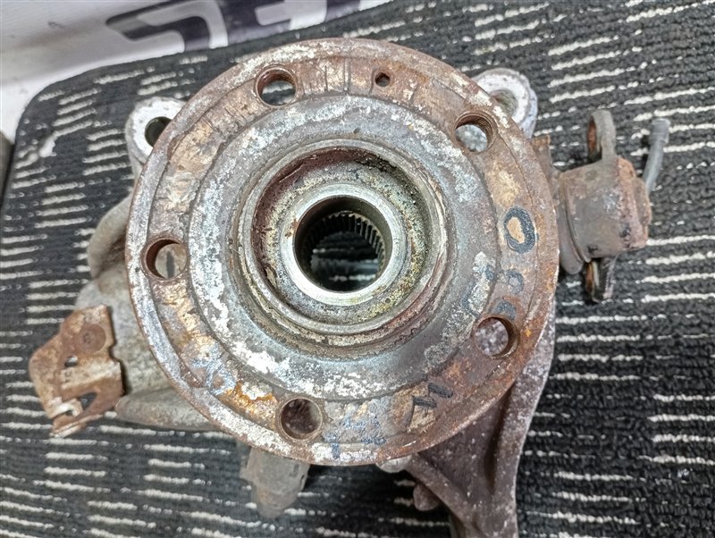 Кулак поворотный Volkswagen Passat R Line 2010 B6