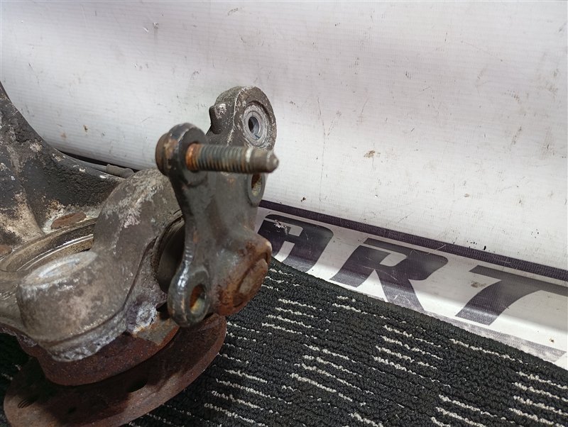 Кулак поворотный Volkswagen Passat R Line 2010 B6