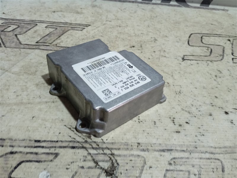 Блок управления подушками безопасности Audi A5 2007—2011 8T