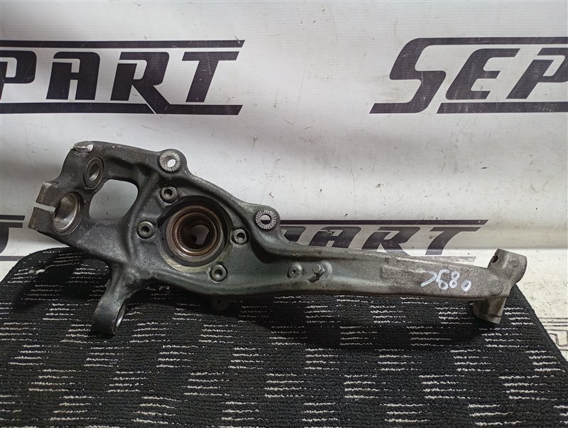 Кулак поворотный Audi Q5 2012 8R