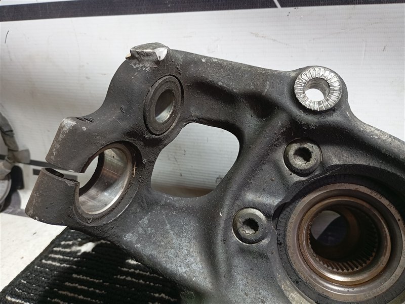 Кулак поворотный Audi Q5 2012 8R