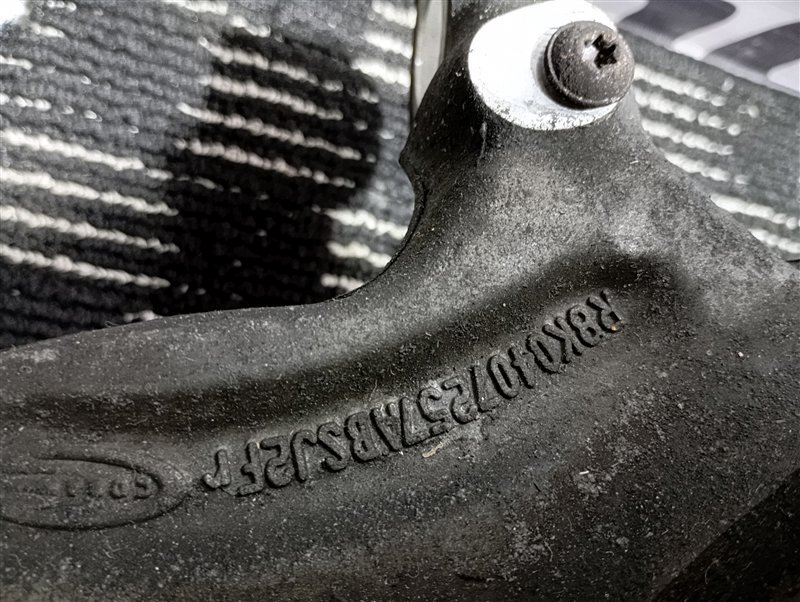 Кулак поворотный Audi Q5 2012 8R