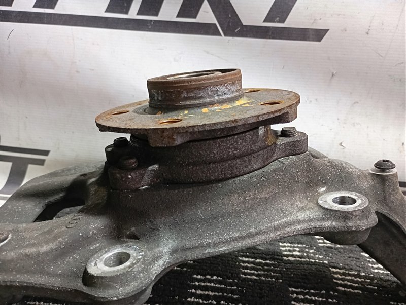 Кулак поворотный Audi Q5 2012 8R