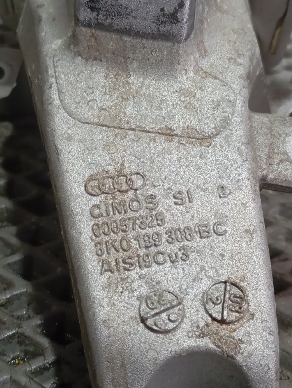 Кронштейн опоры двигателя Audi A4 2008 B8