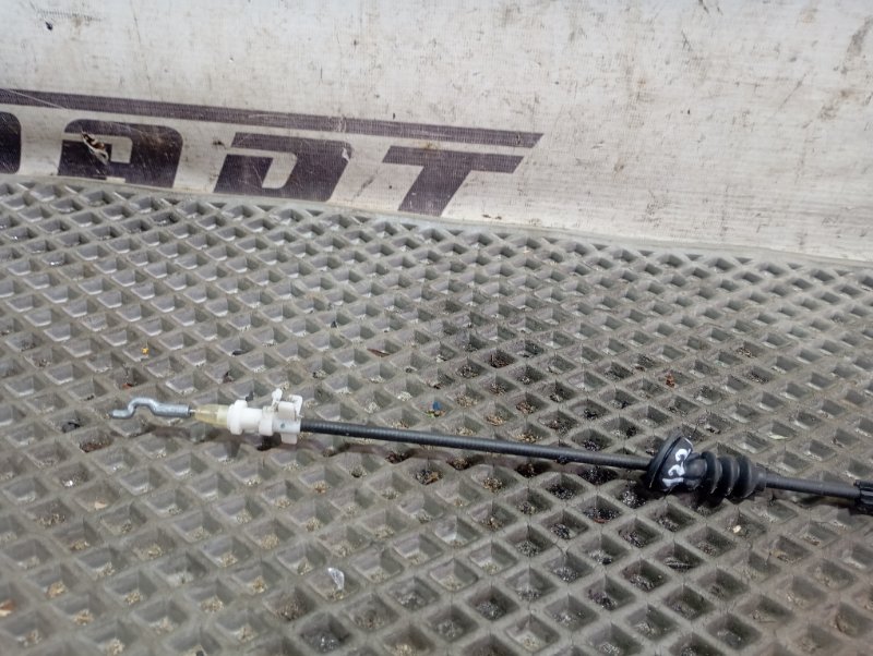 Трос открывания двери Skoda YETI 2011 5L