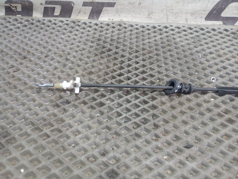 Трос открывания двери Skoda YETI 2011 5L