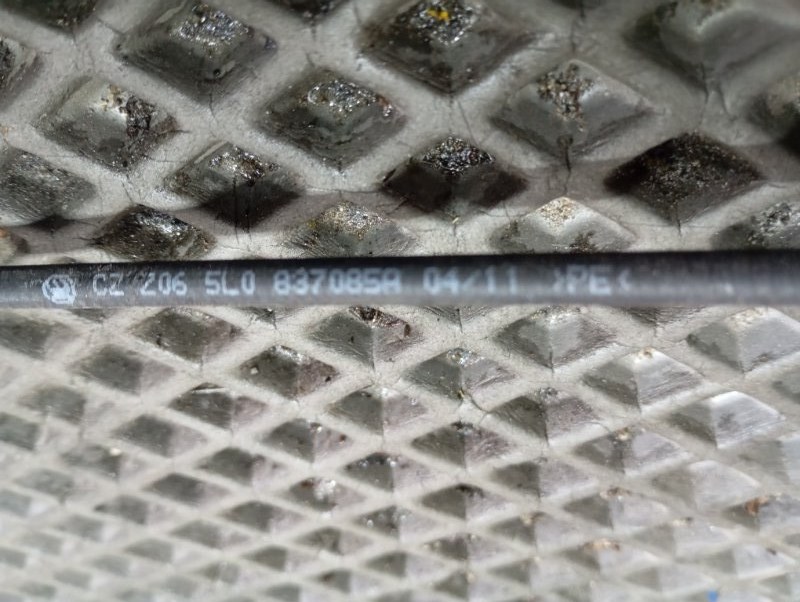 Трос открывания двери Skoda YETI 2011 5L