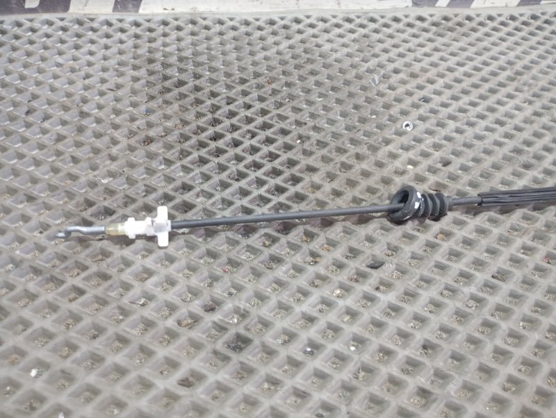 Трос открывания двери Skoda YETI 2011 5L