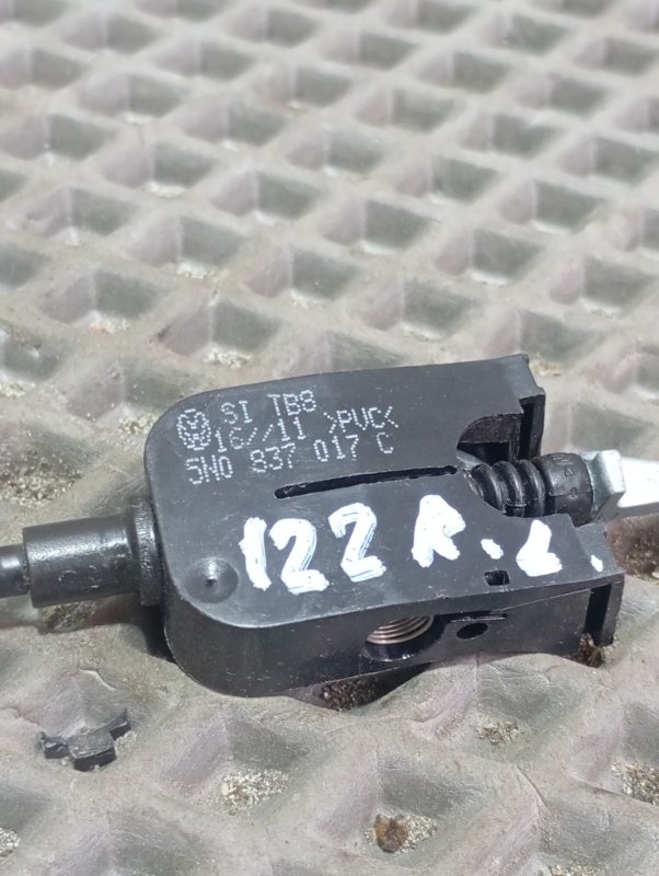 Трос открывания двери Skoda YETI 2011 5L