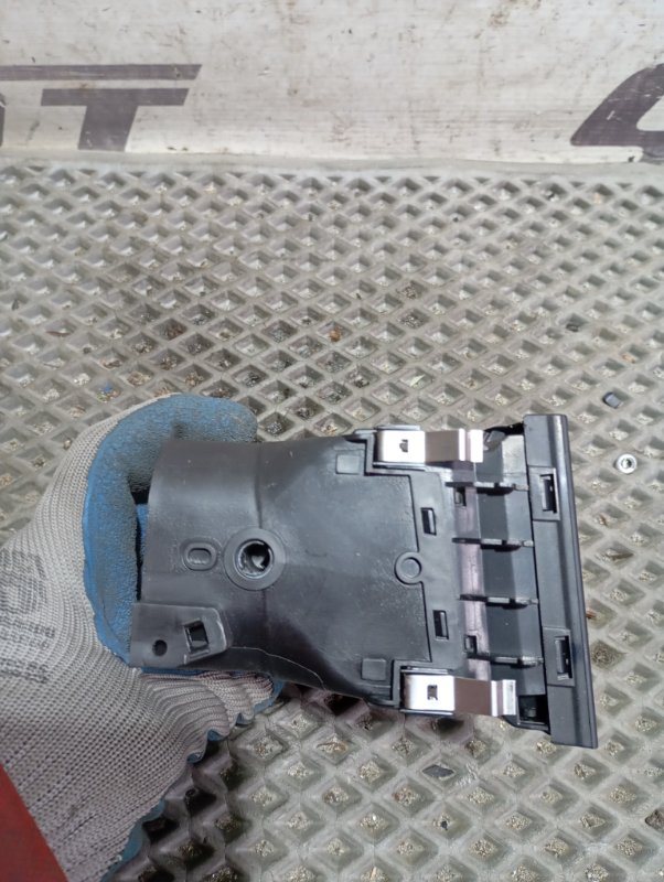 Дефлектор салона Volkswagen Touareg 2006 GP