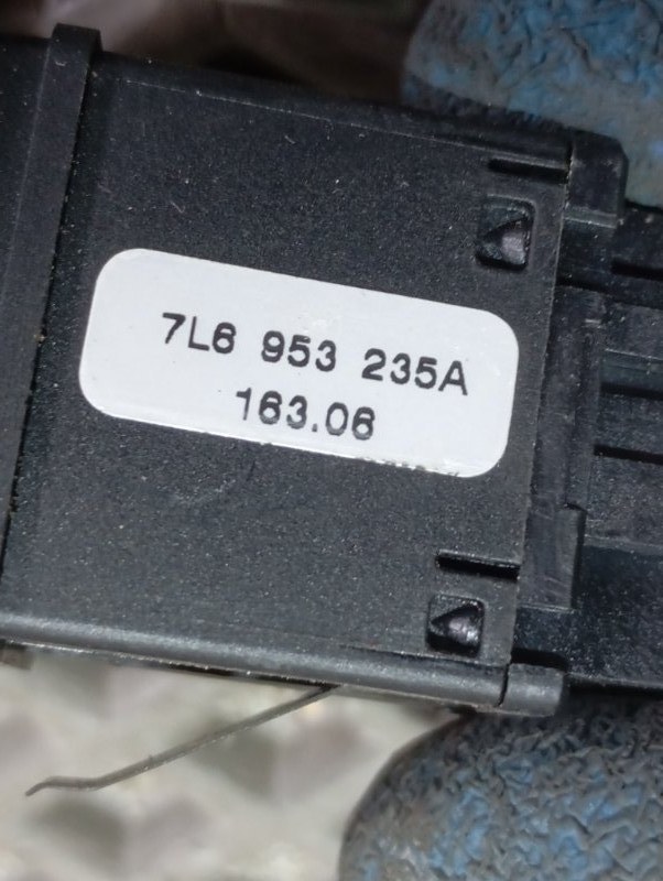 Кнопка аварийной сигнализации Volkswagen Touareg 2006 GP