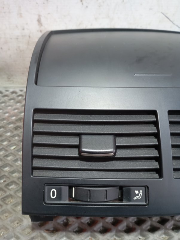 Дефлектор центральный Volkswagen Touareg 2006 GP