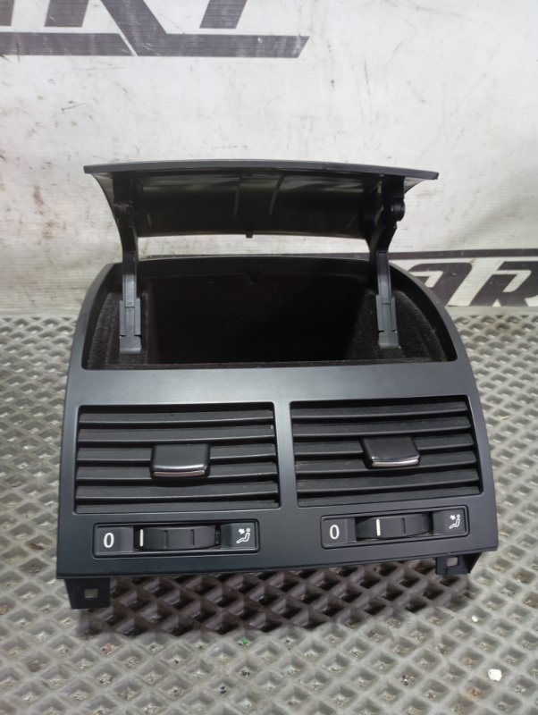 Дефлектор центральный Volkswagen Touareg 2006 GP