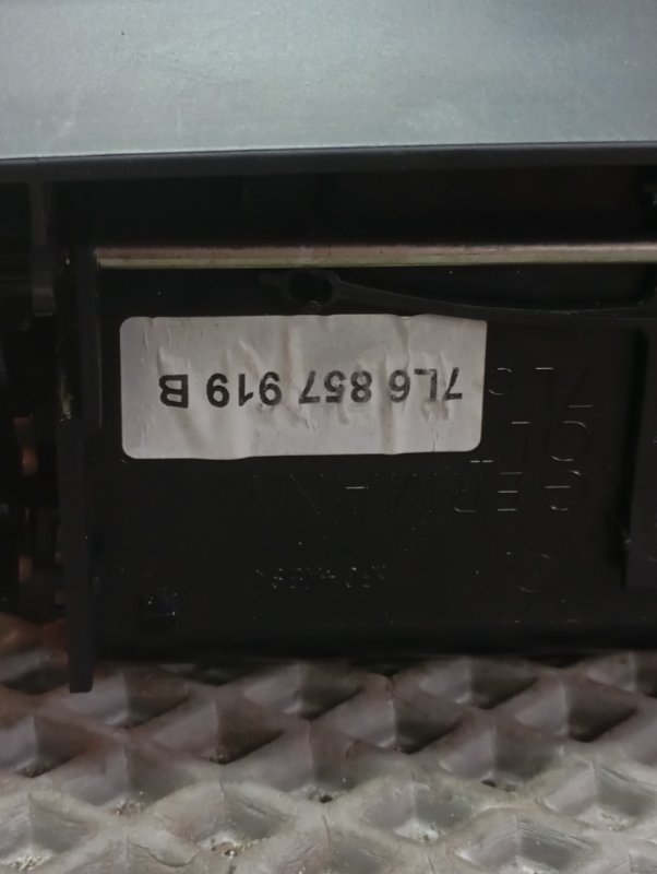 Дефлектор центральный Volkswagen Touareg 2006 GP