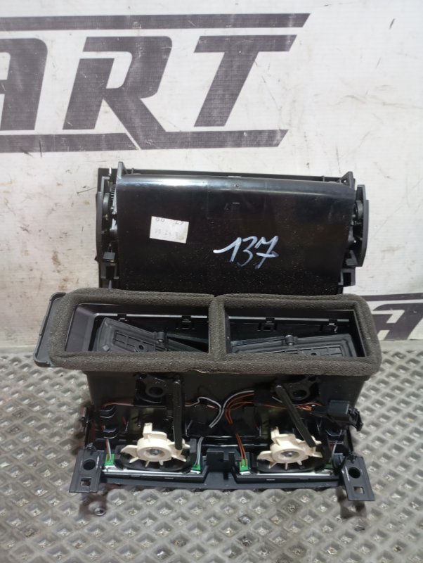 Дефлектор центральный Volkswagen Touareg 2006 GP