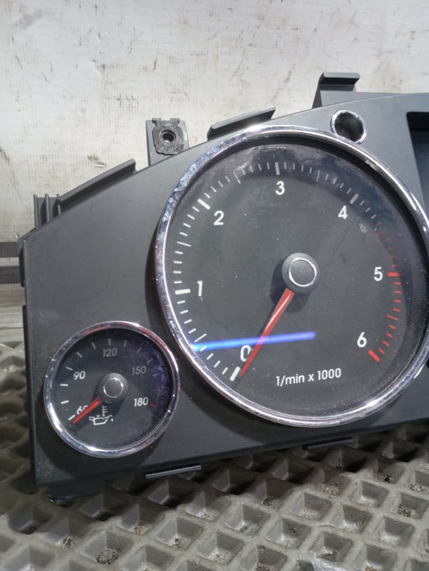 Панель приборов Volkswagen Touareg 2006 GP