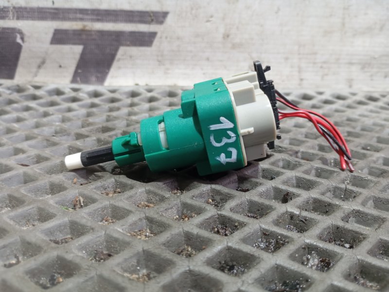 Концевик педали тормоза Volkswagen Touareg 2006 GP