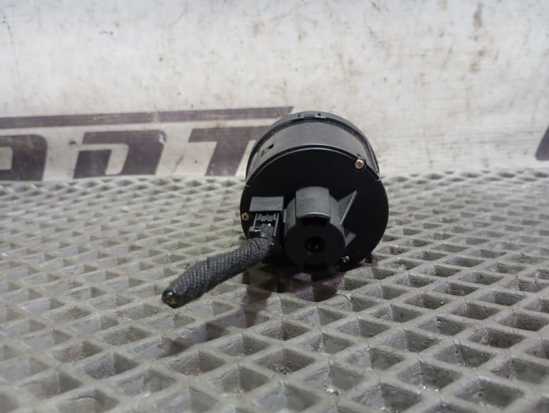 Переключатель света фар Volkswagen Touareg 2006 GP