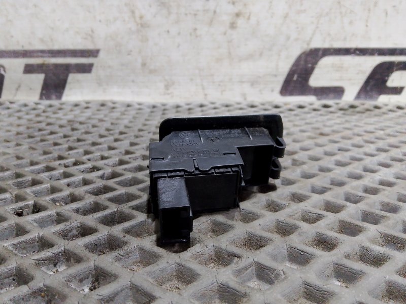 Кнопка стеклоподъемника Volkswagen Tiguan 2019 AD