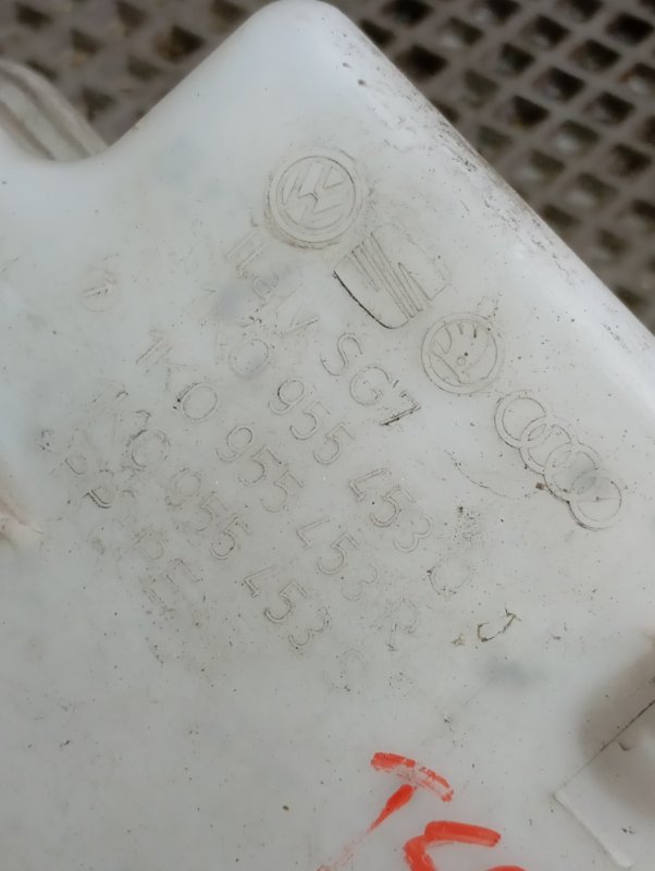 Бачок омывателя Skoda YETI 2011 5L