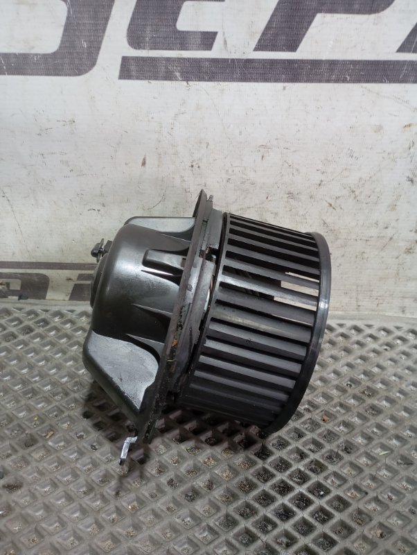 Моторчик печки Skoda YETI 2011 5L