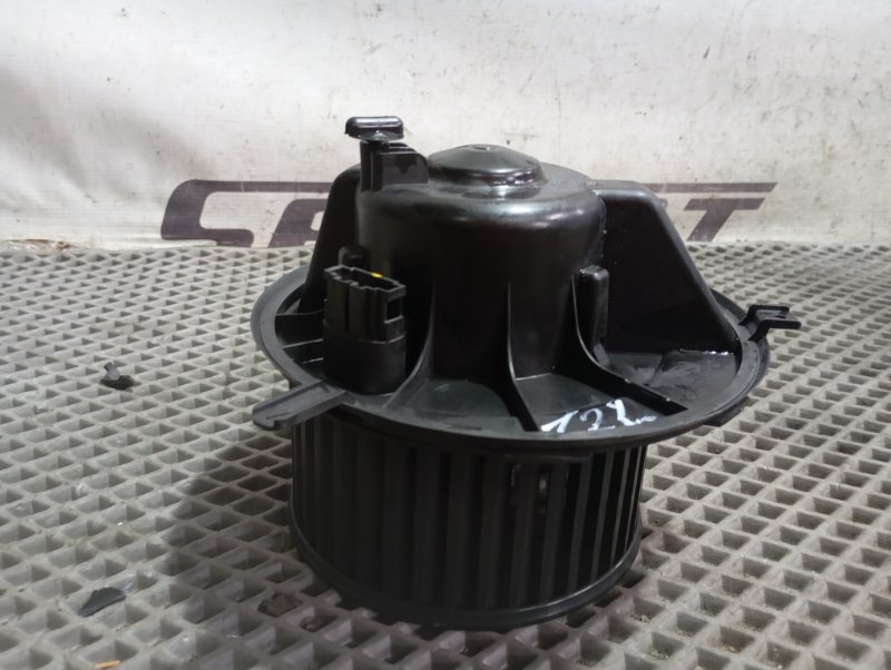 Моторчик печки Skoda YETI 2011 5L