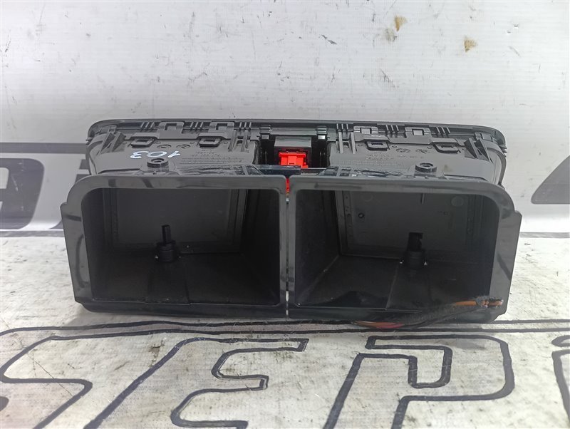 Дефлектор центральный Skoda YETI 2012