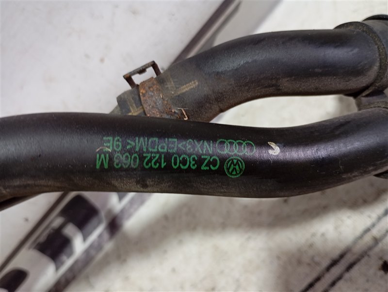 Патрубок системы охлаждения Volkswagen Tiguan 2012 5N