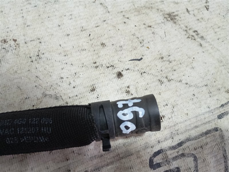 Патрубок системы охлаждения Audi A6 2013 C7