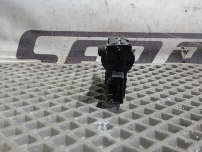 Сервопривод заслонки печки Skoda YETI 2011 5L