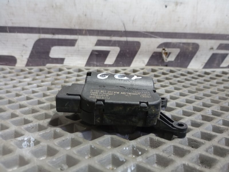 Сервопривод заслонки печки Skoda YETI 2011 5L