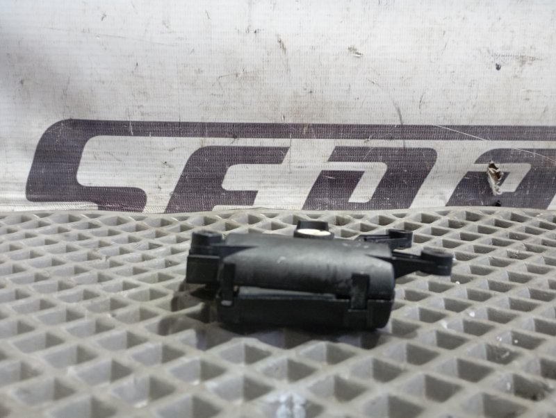 Сервопривод заслонки печки Skoda YETI 2011 5L